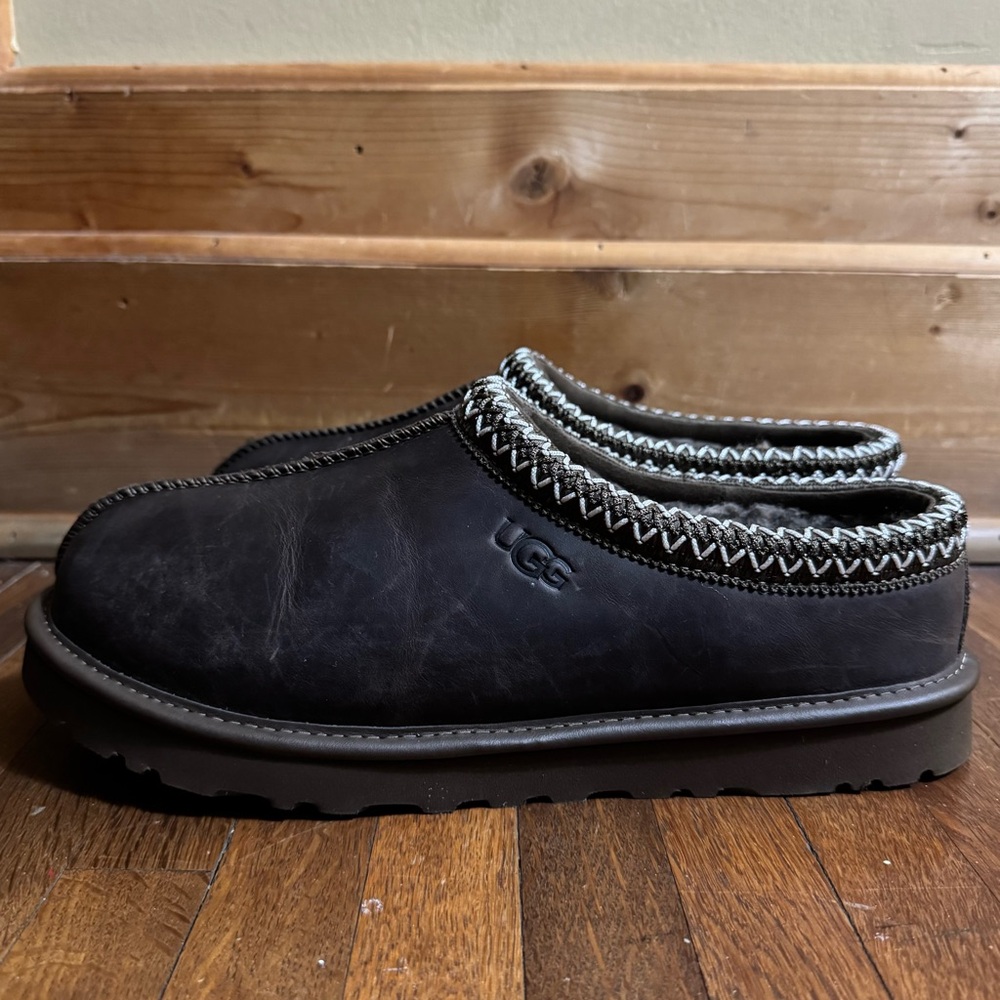 Women’s Ugg slippers brand new size 9